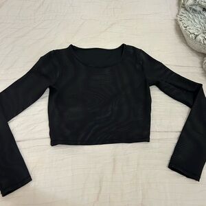 Lululemon cropped long sleeve black spandex shirt